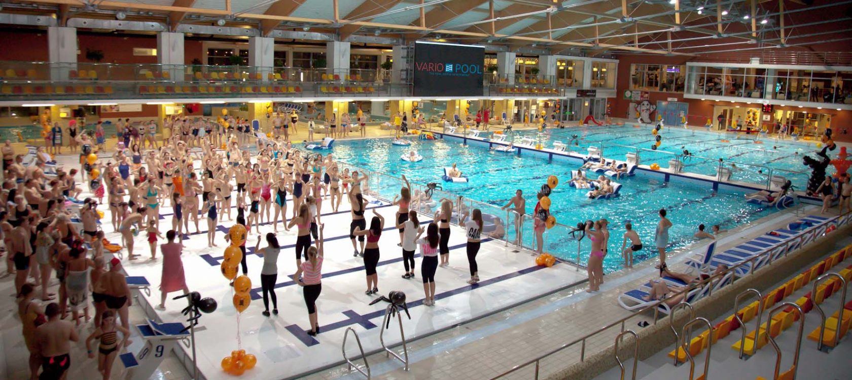 Schwimmbadabdeckung und Hubboden für Schwimmbad Aquamalo